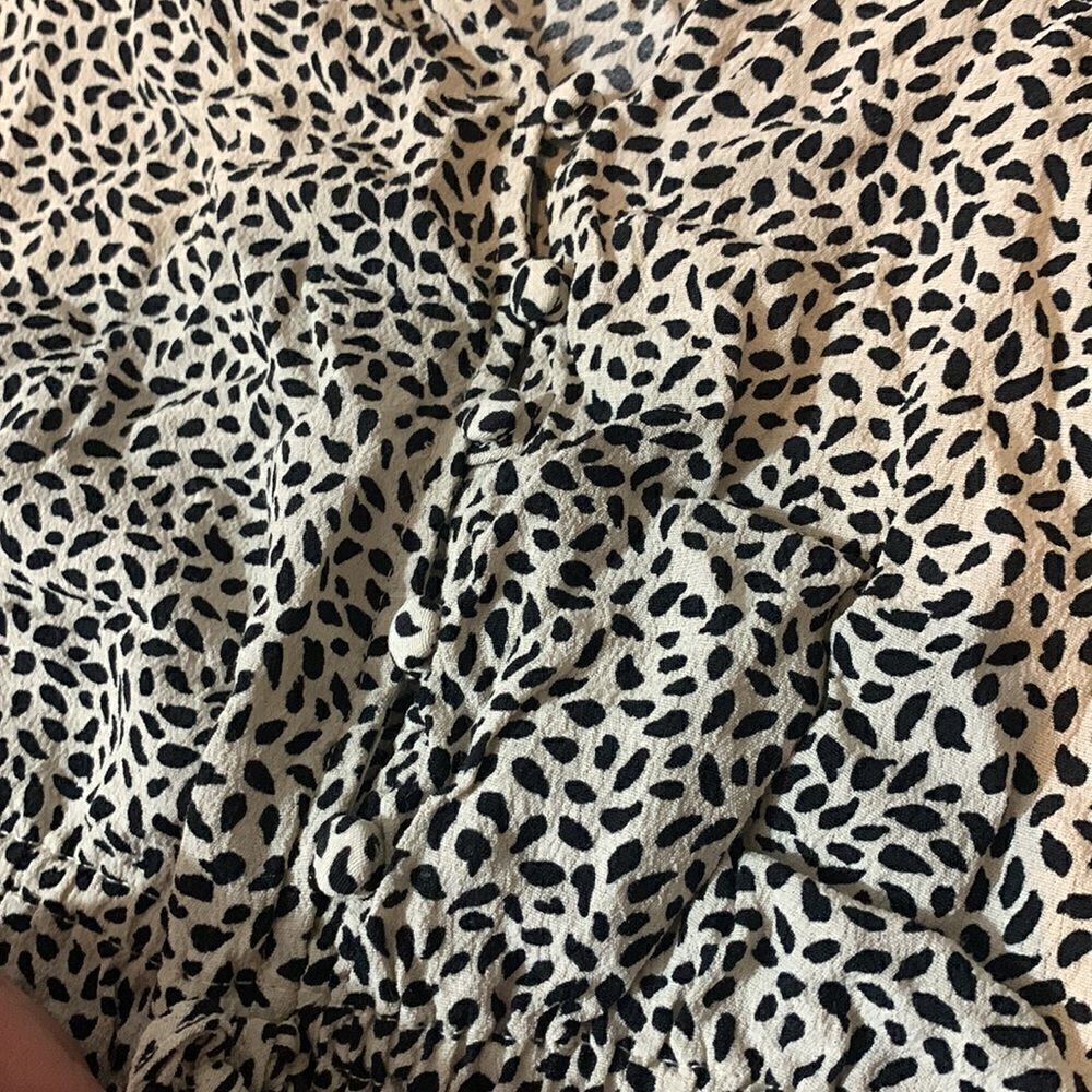 H&M button Top  - Picture 3 of 4